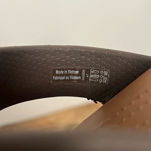 CROCS Women Brown Sandals - Picture 6 of 7